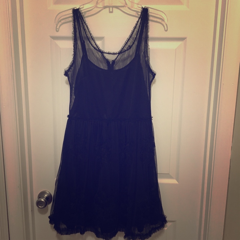 sleeveless cocktail dress w/floral detail NWT